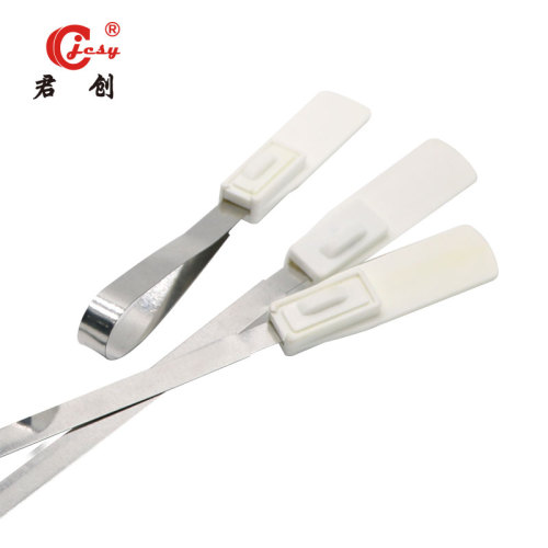 JCSS006 Disposable containers are sealed with metal straps